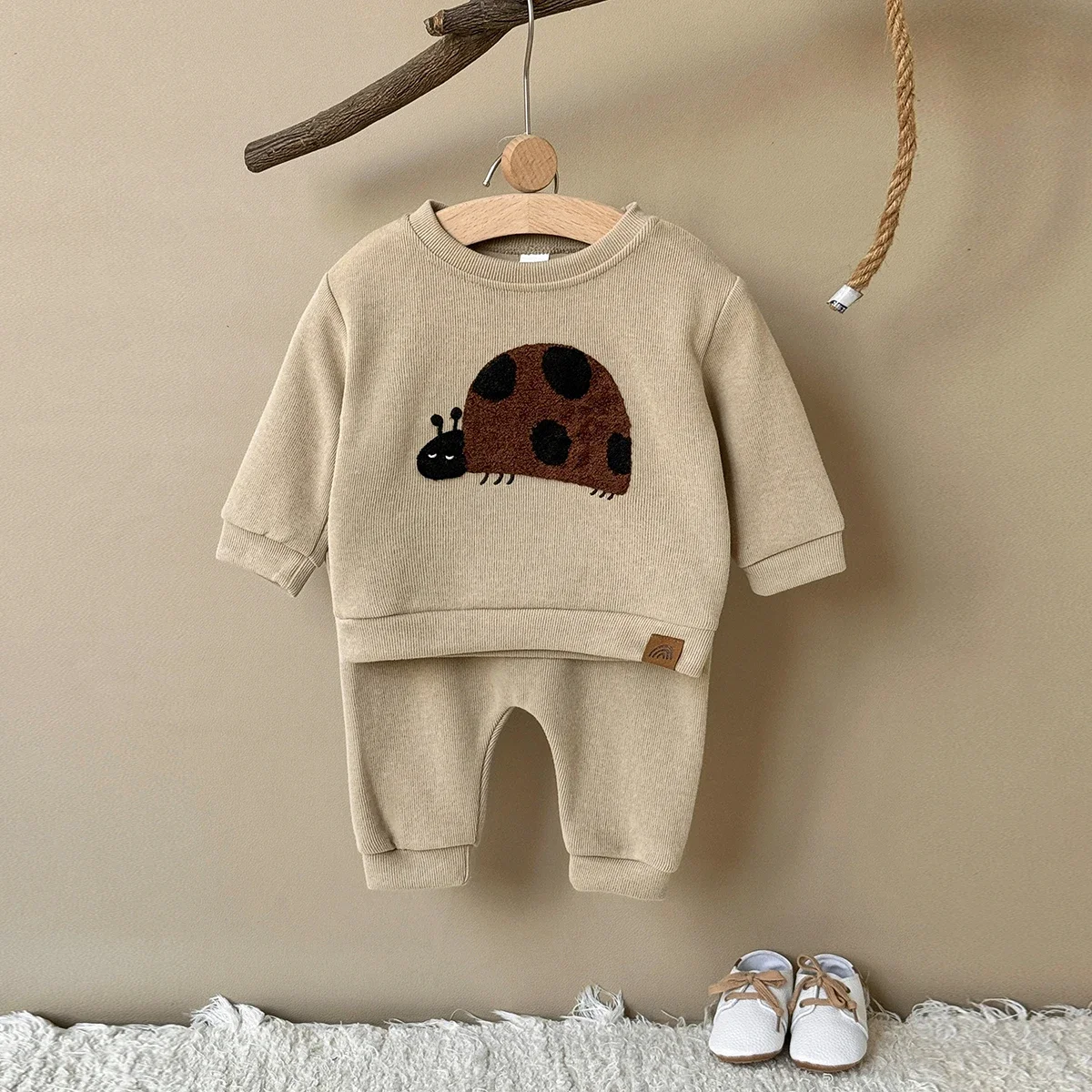 Neue Design Mode Baby Mädchen Kleidung Frühling Herbst Marienkäfer Patchwork Top + Casual Einfarbig Hose Sets Baby Jungen Kleidung