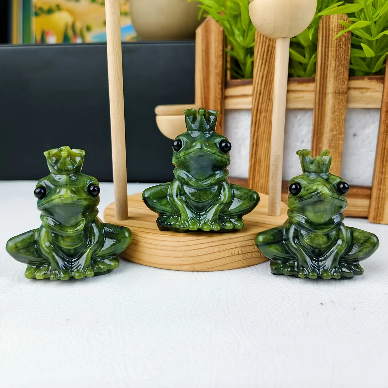 Natürlicher Kristallfrosch, niedliche Kristalltier-Skulptur, lustiges Kristall-Desktop-Ornament.
