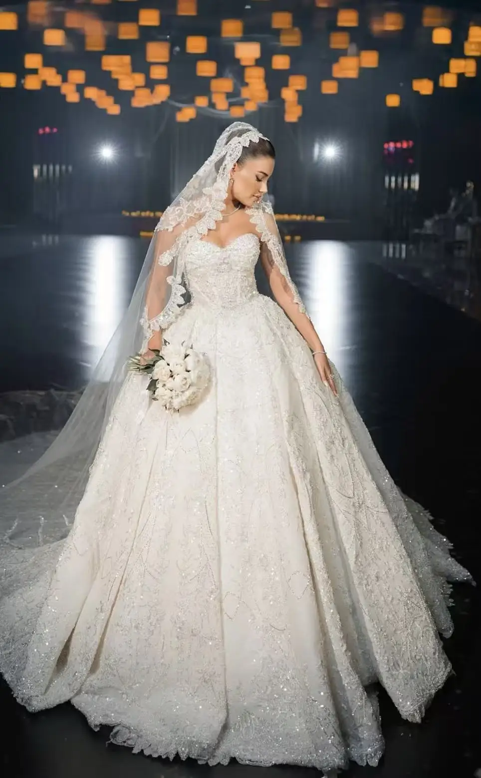 

Firstwhite Luxury Sleeveless A-Line Wedding Dress 2026 Gorgeous Strapless Princess Bride Gown Customized Vestido de Noiva