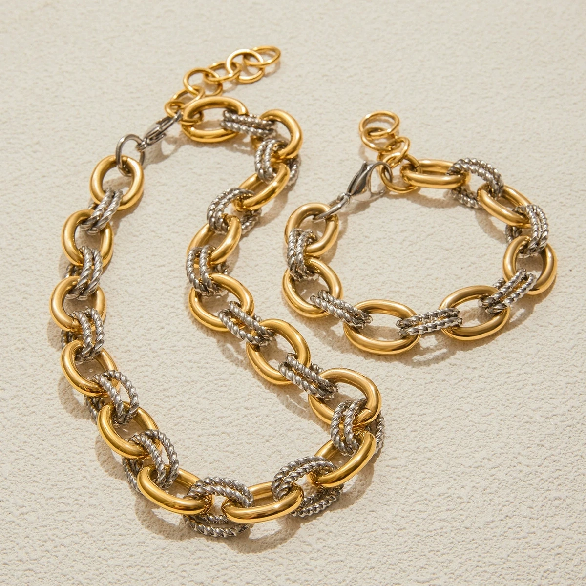 طقم قلادة بسلسلة مكتنزة بلونين للنساء من الذهب والفضة عيار 18 قيراط