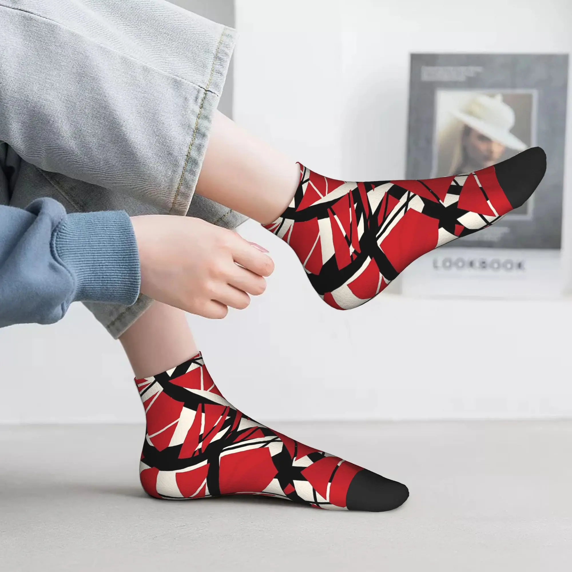 

Всесезонные носки EVH с аутентичными полосками Van Halen (красные) Harajuku Sport Middle Tube Socks Мягкие модные чулки для мужчин и женщин