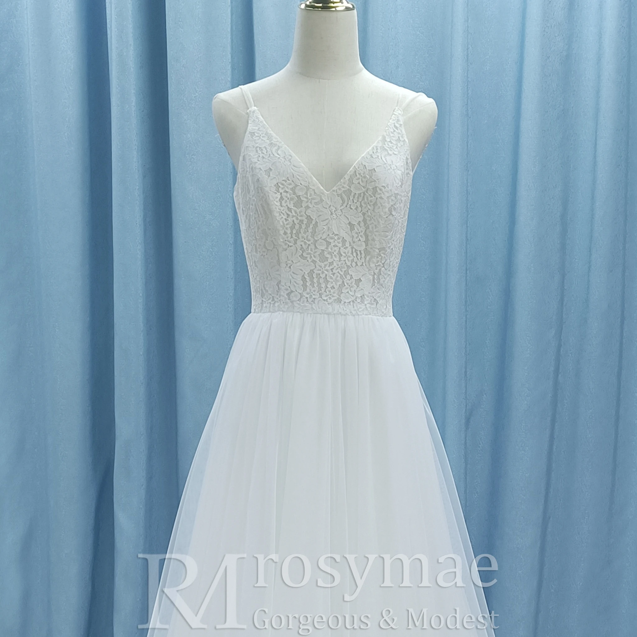 โรซีเม่ชุดแต่งงานผ้าทูลล์คอวีเรียบง่ายพร้อมสายสปาเก็ตตี้ชุดเจ้าสาวที่สง่างาม