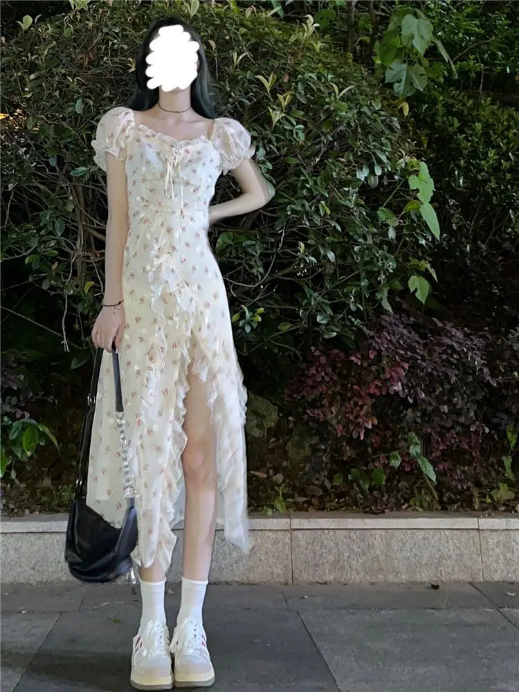 فستان نسائي صيفي جديد موديل 2025 مزين بالزهور متوسط الطول لطيف ومثير بقصة ضيقة