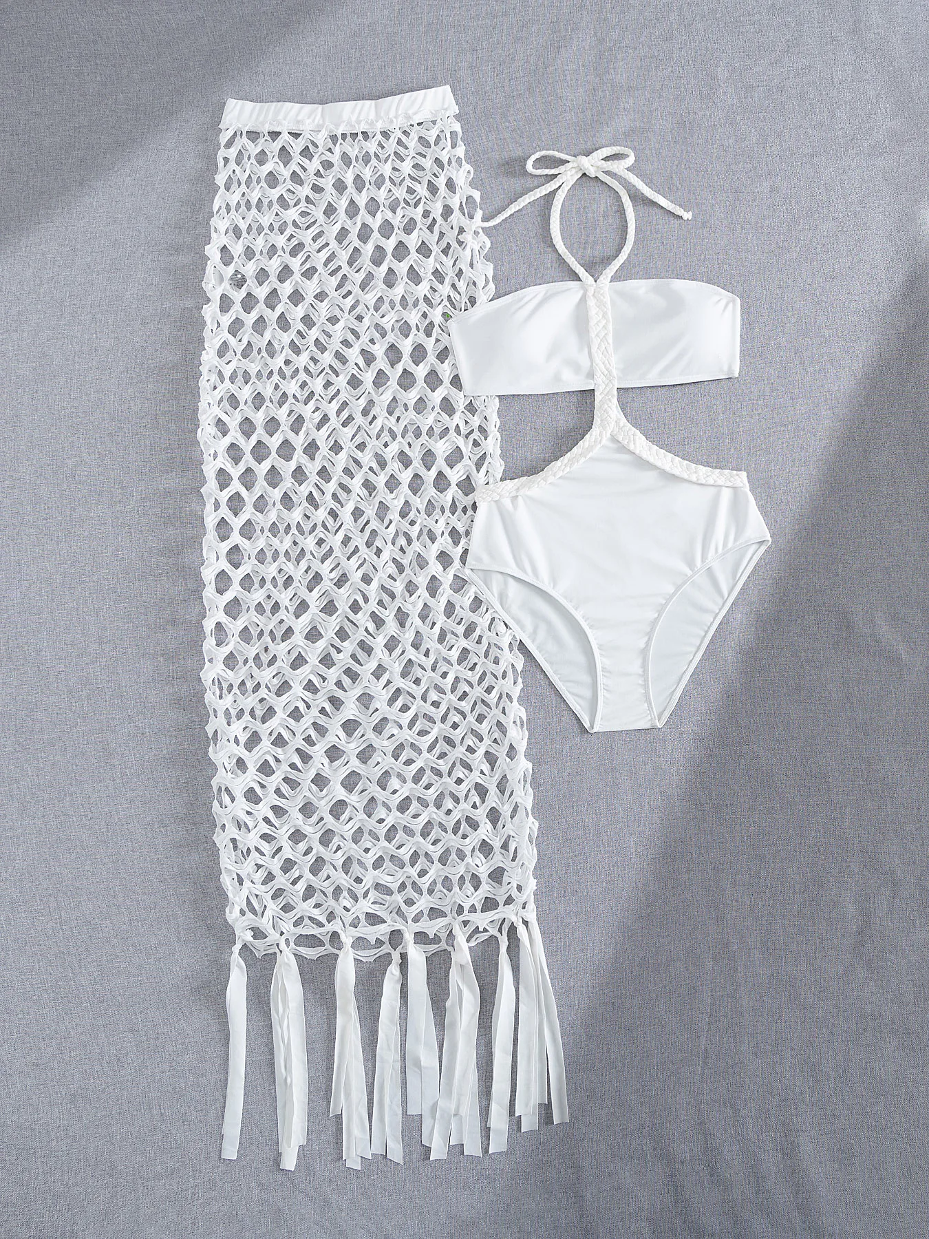 

Fashion White Hollow Out Swimsuit Women 3Pcs Swimming Suit Sexy Lady Sexy Swimwear With Tassels Skirt Female Beachwear Getways