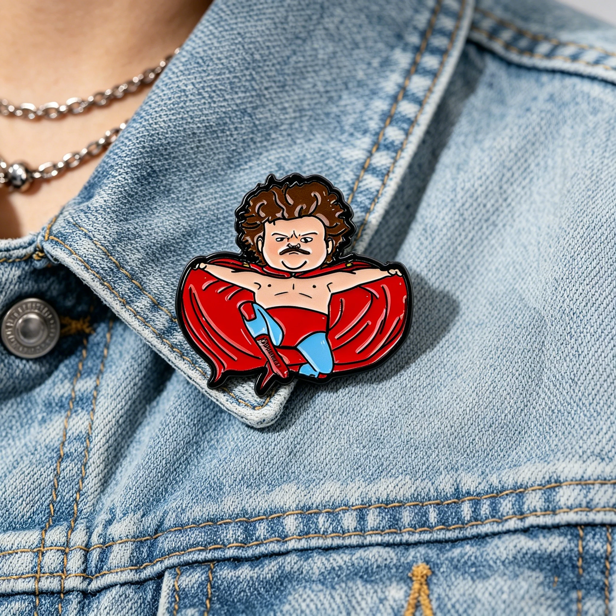 Komödienfilm-Figur Emaille-Pin Lustiger Roter Umhang Wrestler Broschen Rucksack Kragen Revers Anstecker Mode Schmuck Kollektion Geschenke