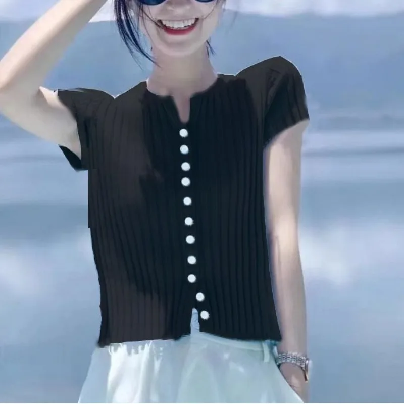 Summer Women's 2024 Round Neck Panel Button Screw Thread New Fashion Solid Color Slim Fit Short Sleeve Slimming Knitted Tops