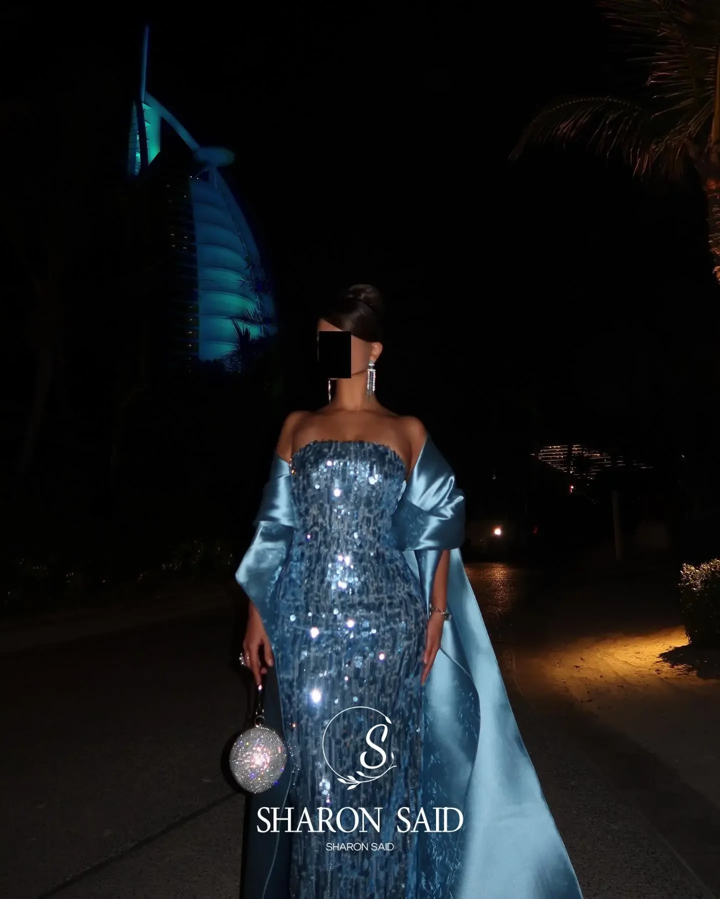 Sharon กล่าวว่าเลื่อมสีฟ้าชุดราตรีชุดราตรีซาตินรถไฟสําหรับผู้หญิงงานแต่งงานคําพรหมชุด SF165 ที่กําหนดเอง
