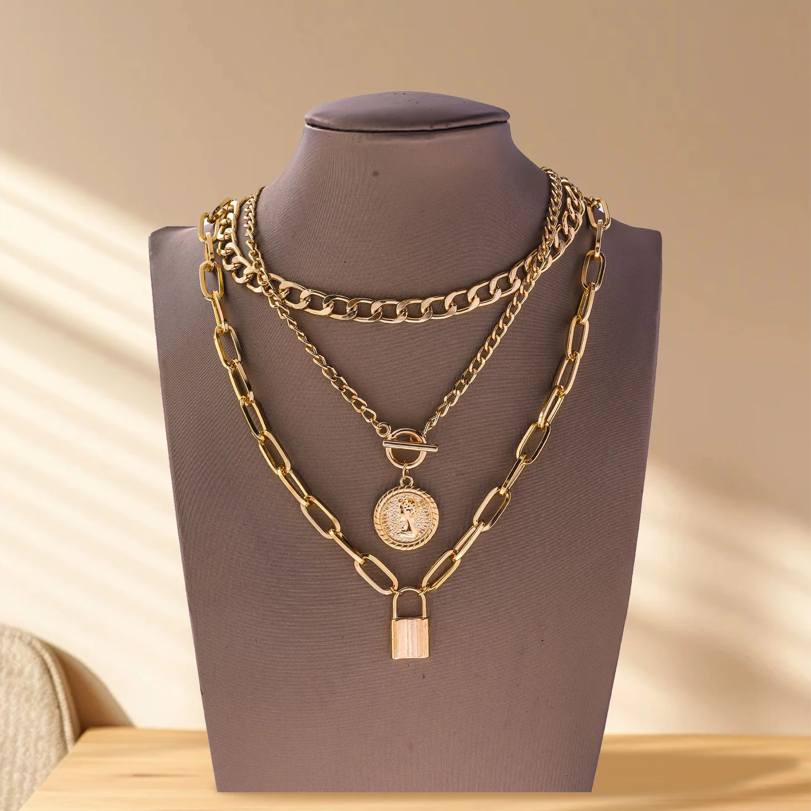 Temperament Three Layer Alloy Necklace Durable Zinc Alloy Skin-friendly Pendants Necklace for Christmas Day Anniversary