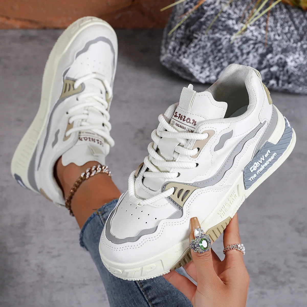 

women's sports shoes, fashionable casual shoes, low cut outdoor skateboarding shoes, comfortable and breathable white shoes