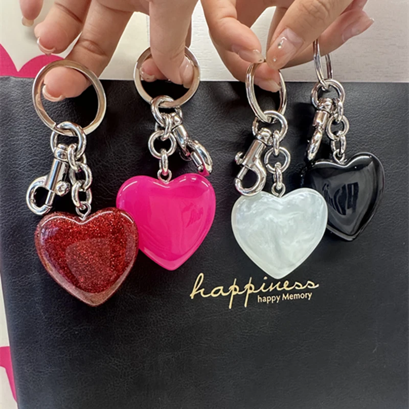 Accessori per ciondoli decorativi a forma di cuore rosso per borsa da allenatore portachiavi a forma di cuore borse parti di attacco regalo da donna