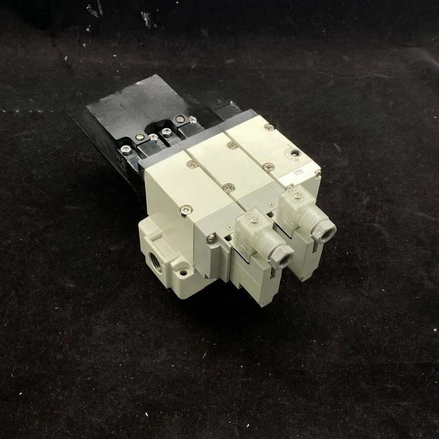 Three-way residual pressure exhaust valve