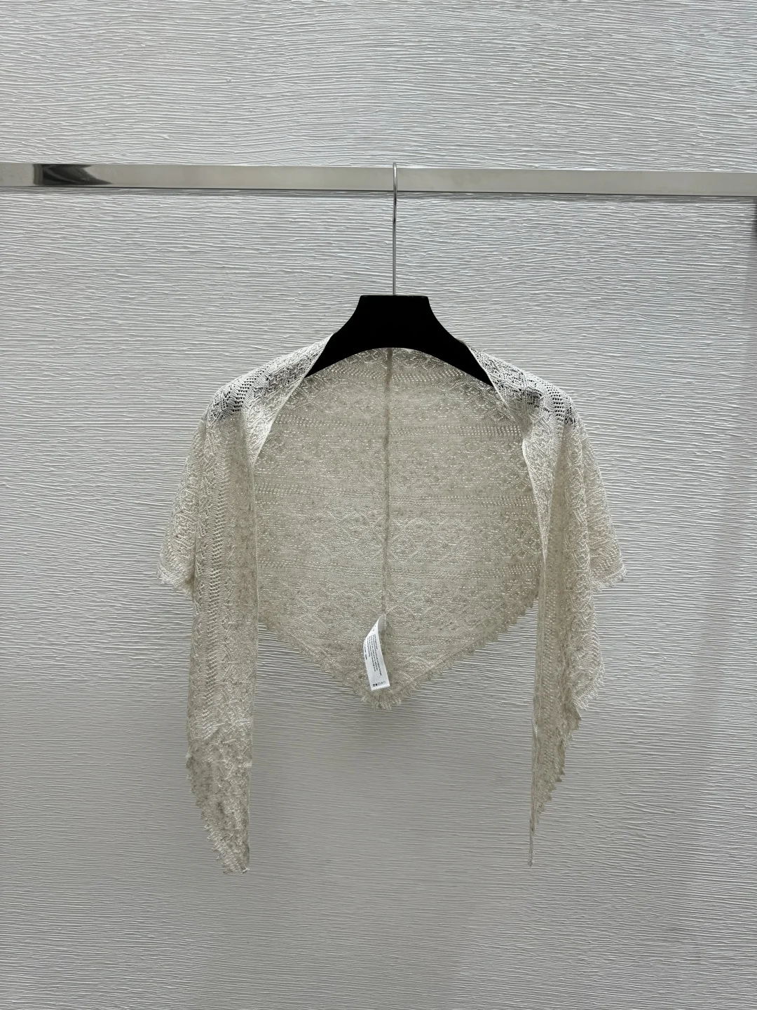 

Новая высококачественная модная вязаная шаль для женщин, однотонная, с ажурным узором, для ранней весны