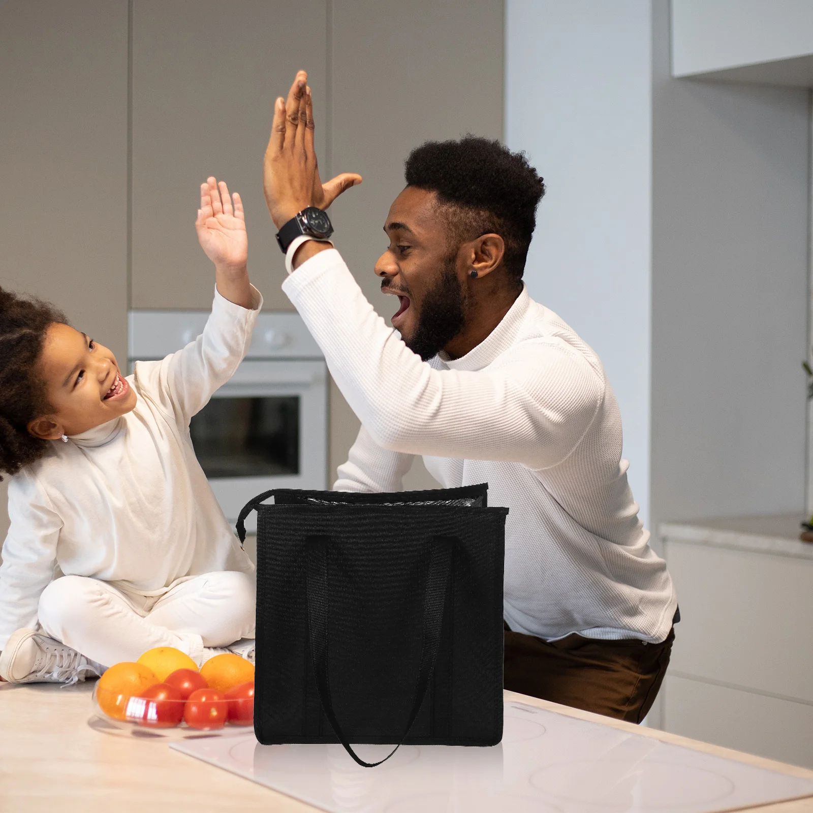 

Spacious Insulated Tote Bag with Thermal Foil for Cold Food Preservation Reusable Shopping Grocery Bag Portable Design