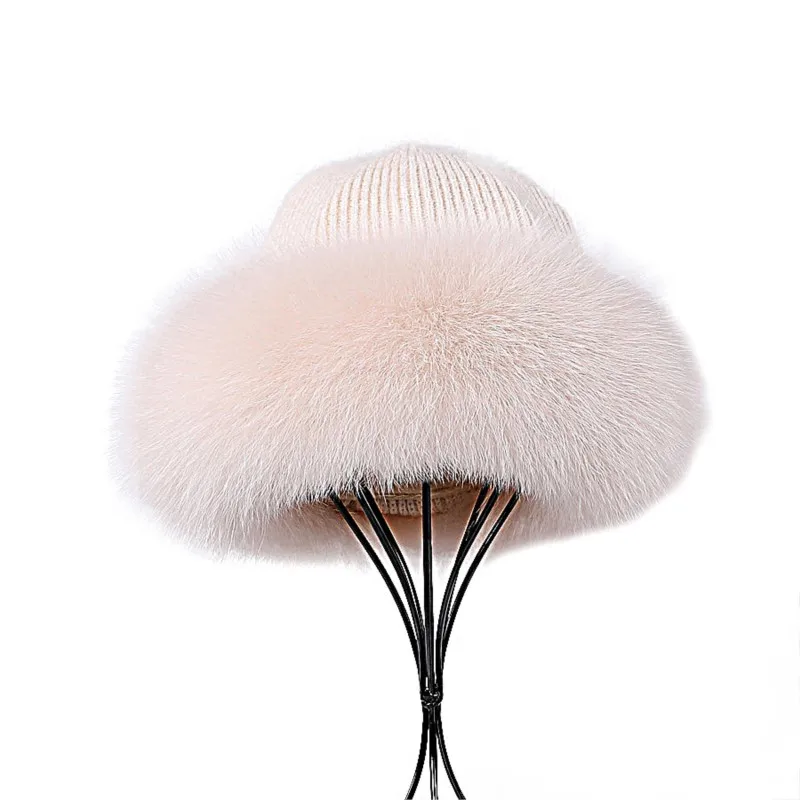 

A warm woolen hat for ladies fur woven basin with fringed fisherman's