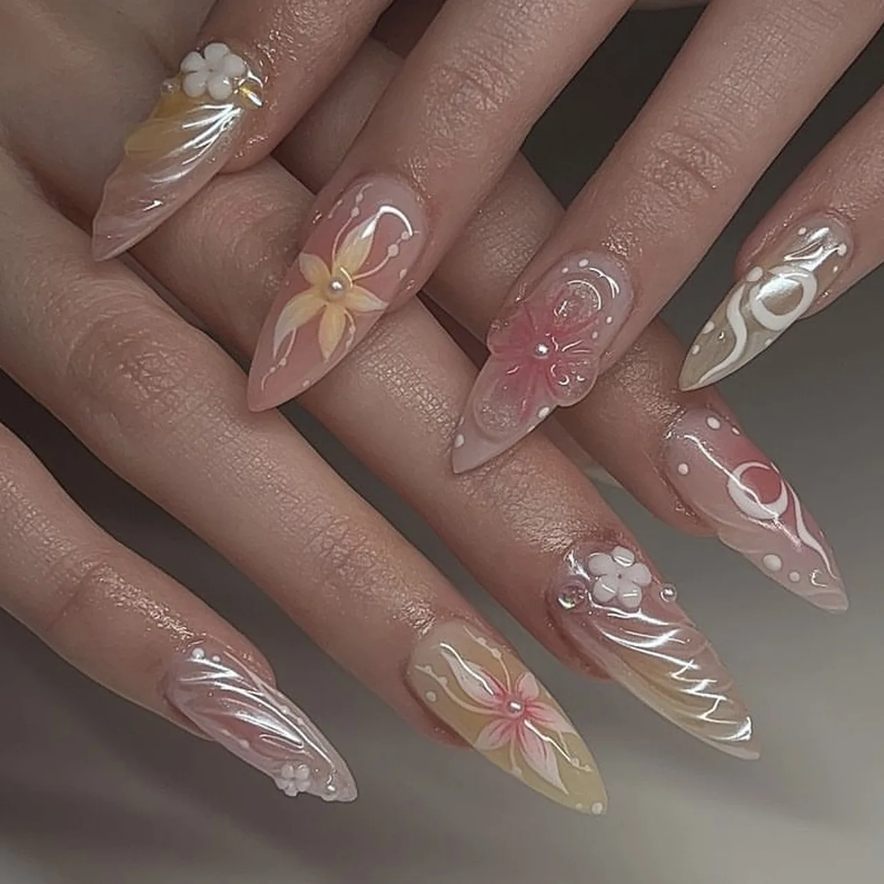 Roze Geel 3D Bloemen Nail Art Parel Mode Amandelvorm Kunstnagels Afneembare Afgewerkte Nepnagels Druk op nagels met lijm
