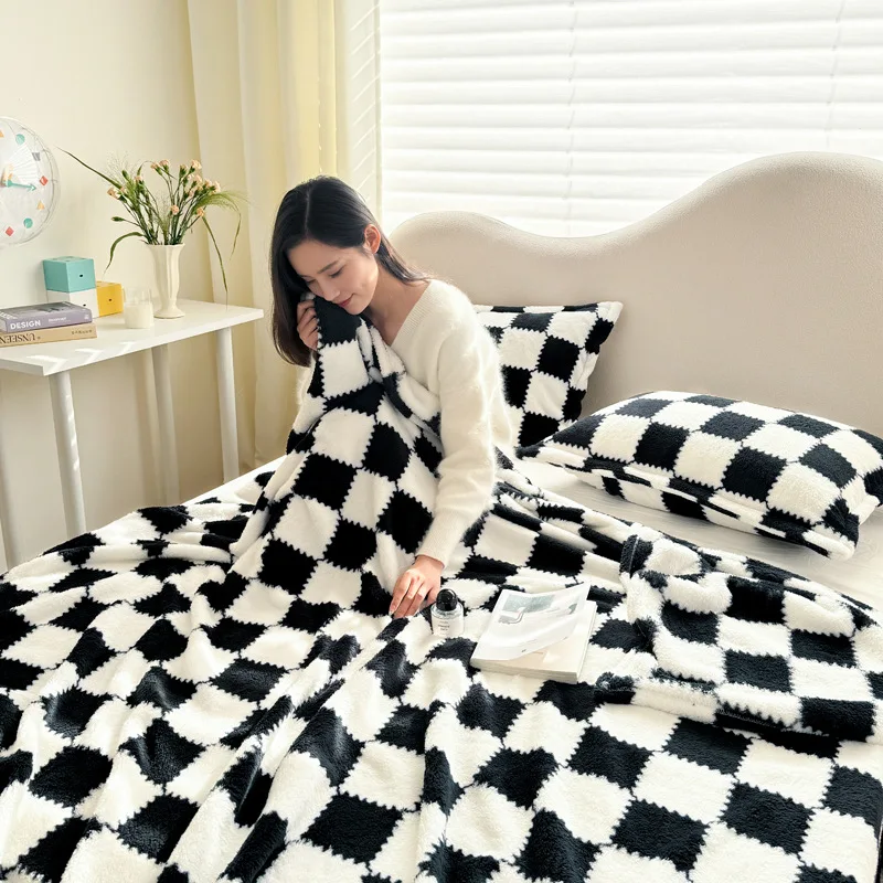 Cozy Plaid Flannel Blanket Black And White Soft Velvet Warm Travel Pet Blanket For Dogs And Cats Washable Christmas present