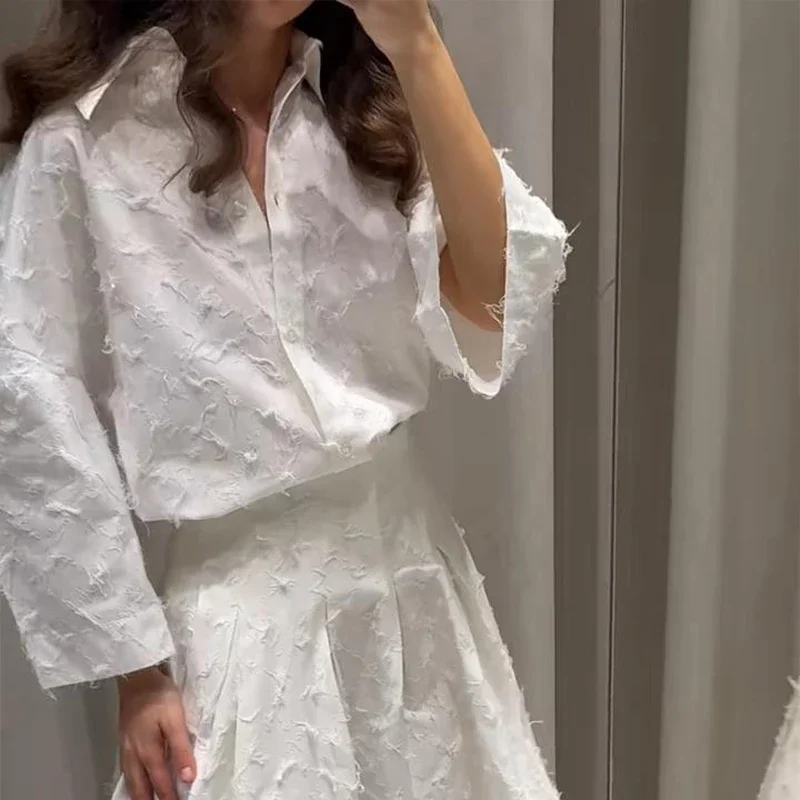 Рисунок 6 - Элегантная белая рубашка с кисточками