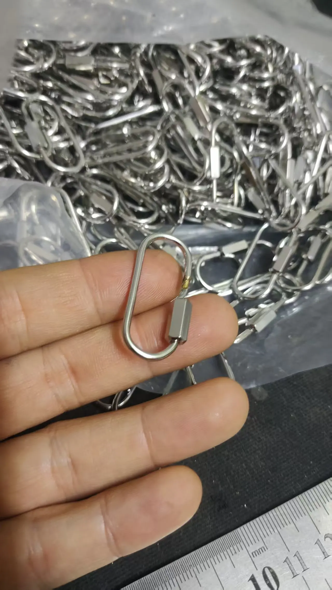 

Индивидуальный заказ на 500 шт. овальных карабинов-застежек H-образной формы из латуни с серебряным покрытием.