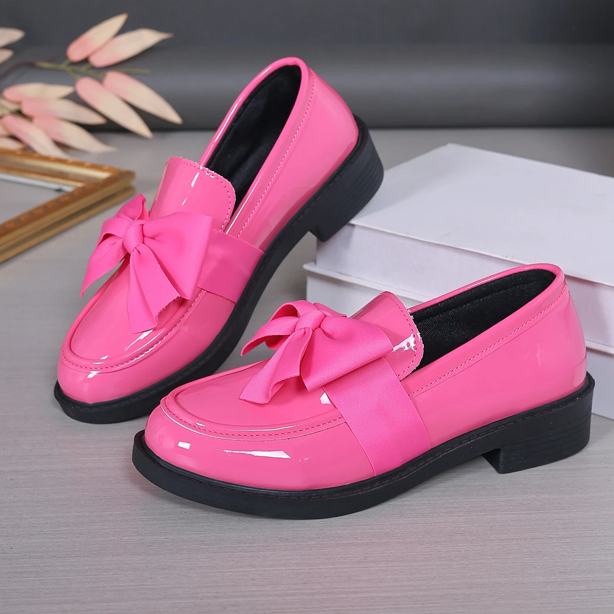 Autumn British Style Women Slip-On Loafers Wet-Look Patent Leather Shoes Woman Bowknot Decor Soft Sole Platform High Heel Shoes