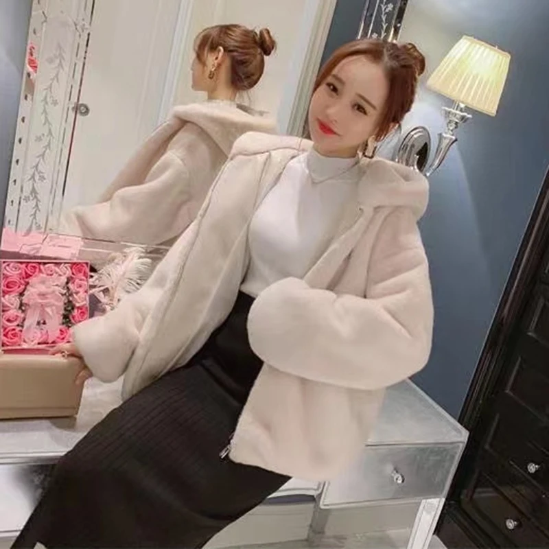 Abrigos de piel de visón de lujo para mujer, prendas de vestir exteriores cortas con capucha, forro polar de cordero holgado, chaqueta gruesa y cálida con cremallera, Tops informales esponjosos, novedad de 2025