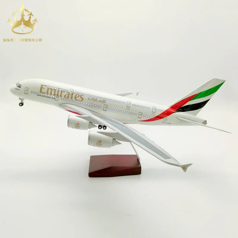 

Модель Emirates Airbus A380, голосовое управление, светодиодный светильник, имитация самолета, высококачественный дисплей гражданской авиации