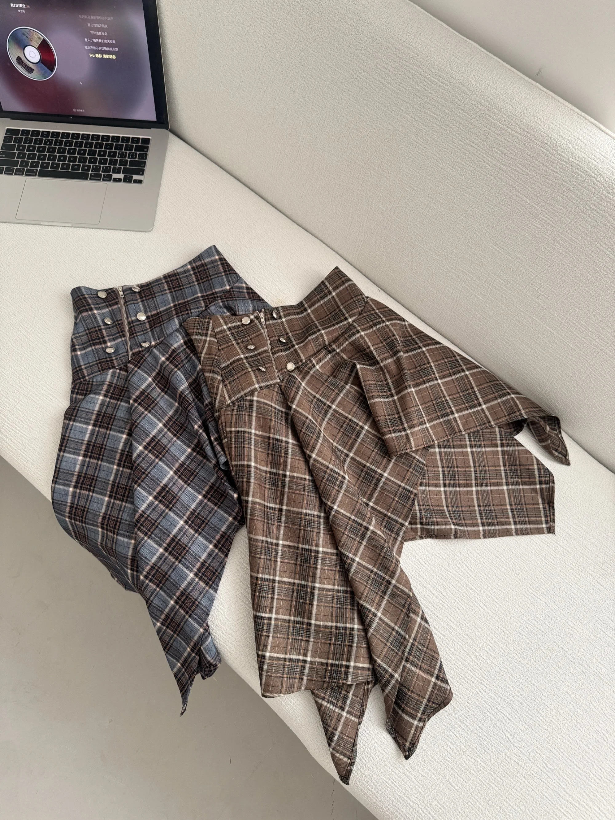 

Женская коричневая юбка в клетку средней длины, винтажная юбка А-силуэта в стиле Харадзюку, корейский стиль Y2K, асимметричные юбки, одежда 2000-х годов, лето 2026