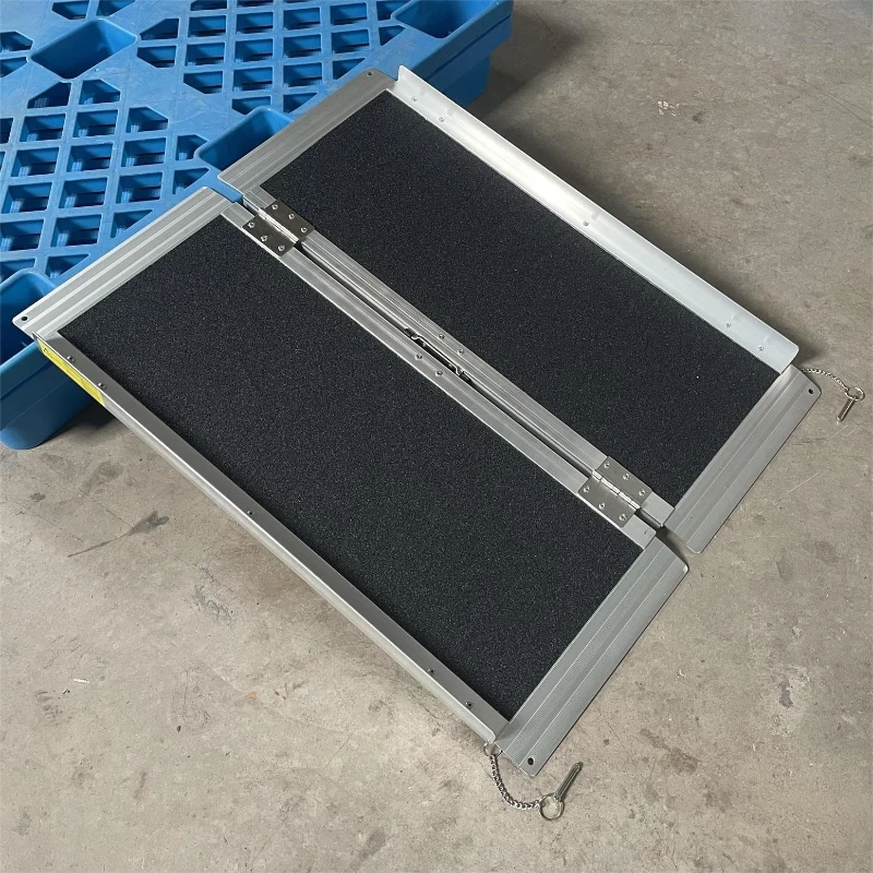 

Barrier-free aluminum alloy boarding and boarding steps stair ramp mat folding springboard ramp