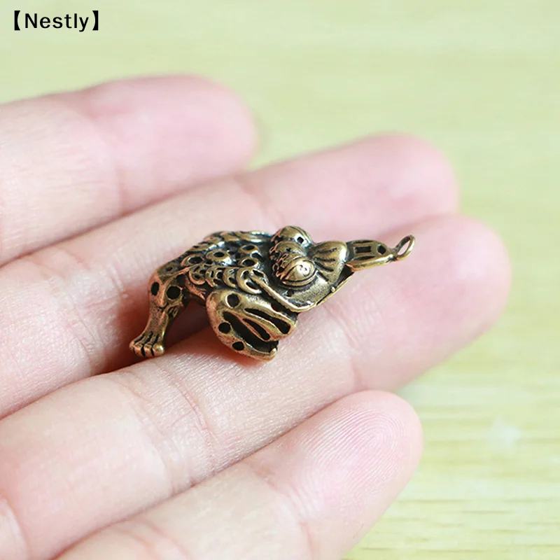 Chinese Fengshui Ornament Lucky 3-Leg Frog Wealth Toad Animal Figurine Statue for Home House Office Desk Table Decoration〔Nest〕