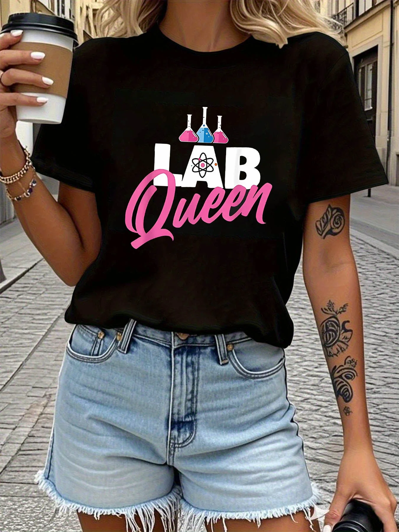 Camiseta feminina manga curta LAB Queen carta estampada gola redonda top casual para verão e primavera