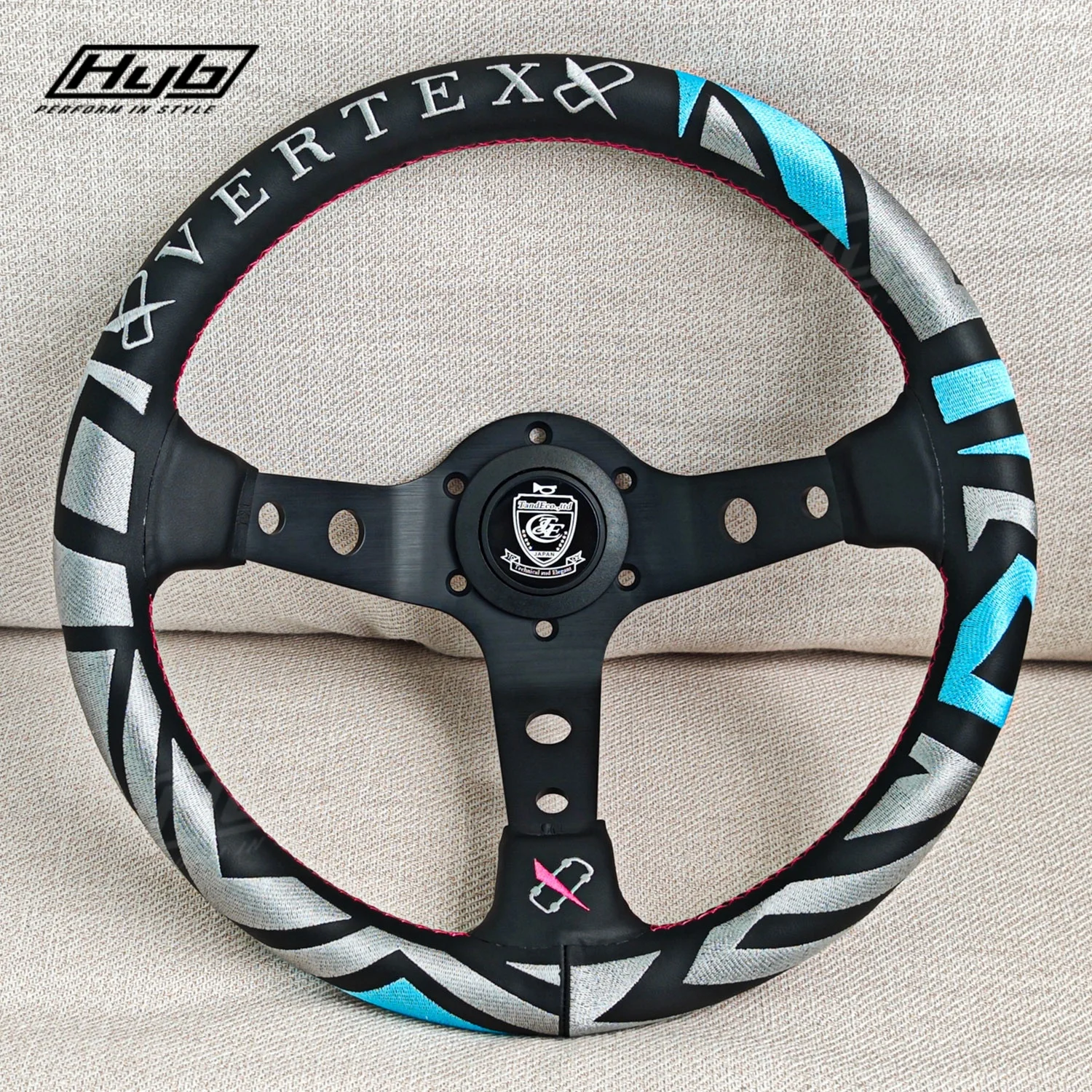 13-дюймовый кожаный спортивный руль с вышивкой Maze Vertex 13-дюймовый кожаный спортивный руль с вышивкой Maze Vertex
