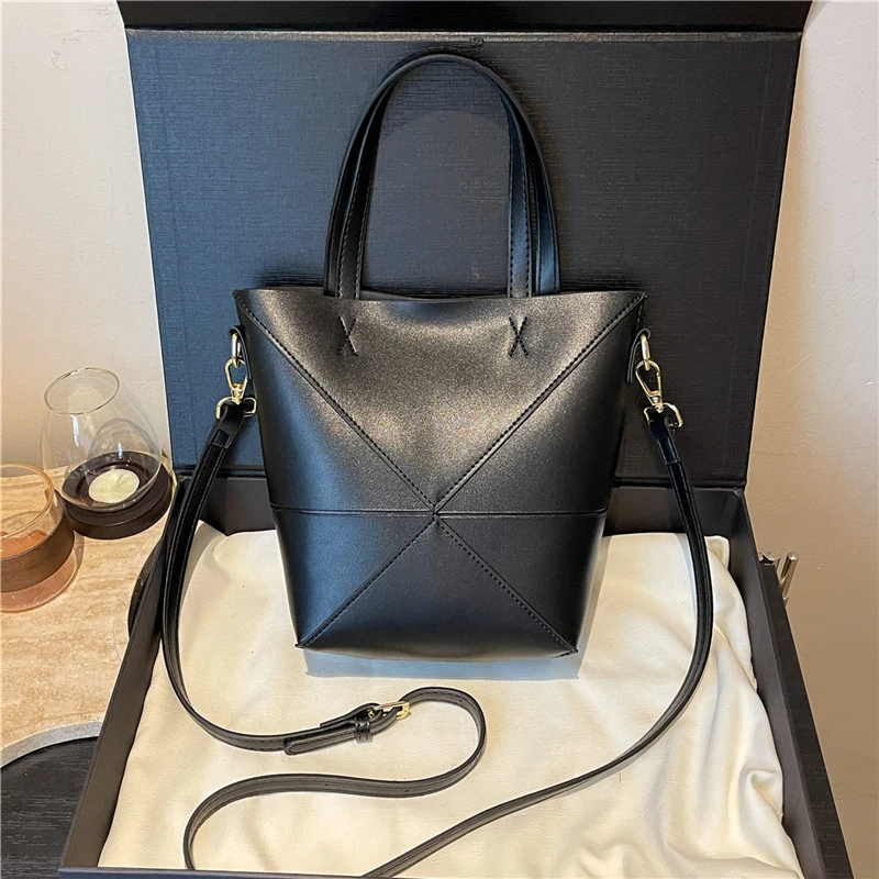 

Высококачественная классическая сумка-шоппер для деловых женщин с минималистичным однотонным рисунком и большой вместительностью