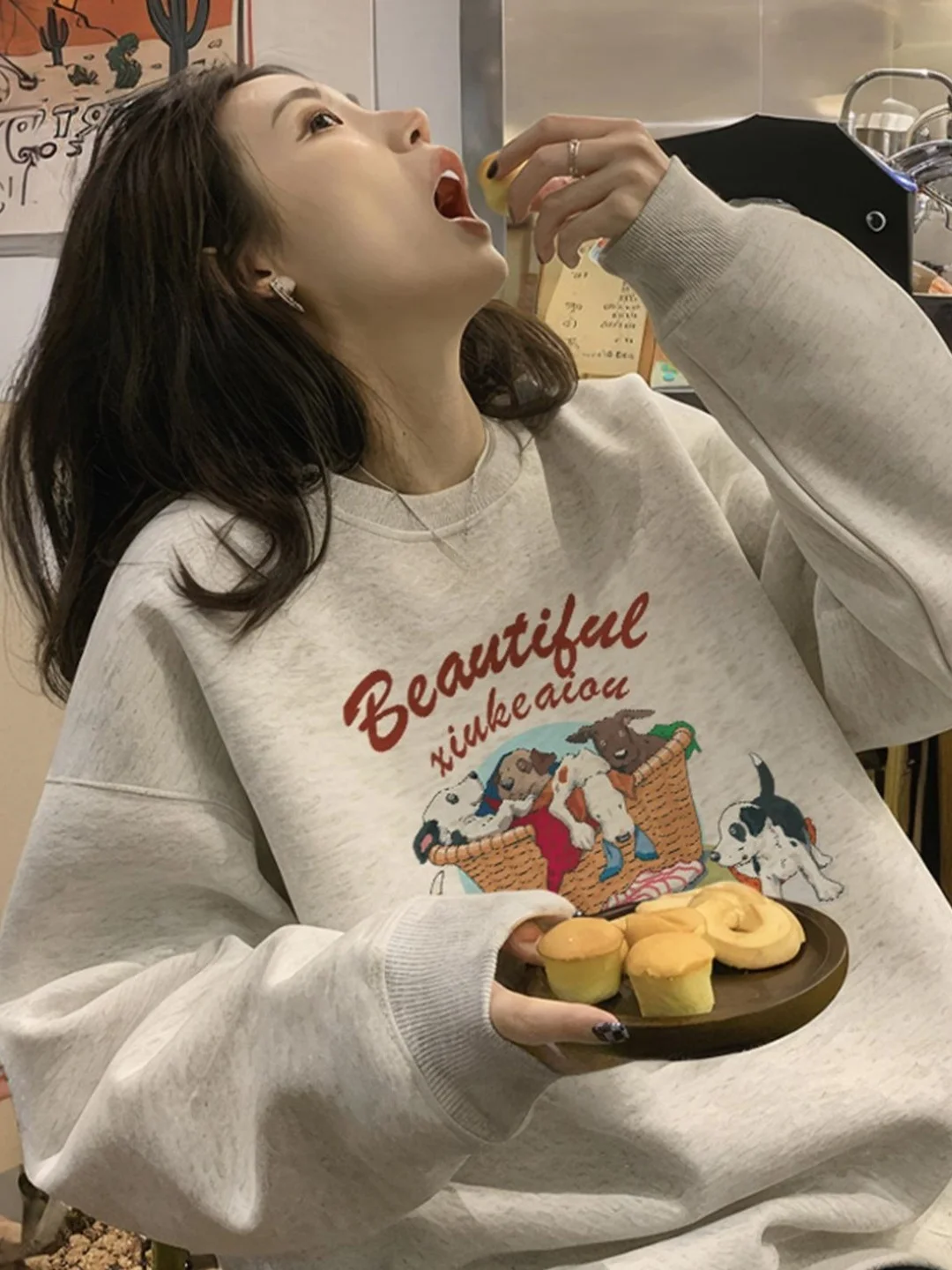 

Женский свитшот с круглым вырезом, новинка 2025 года, модный белый тонкий свободный топ с длинными рукавами без капюшона, удобный крой