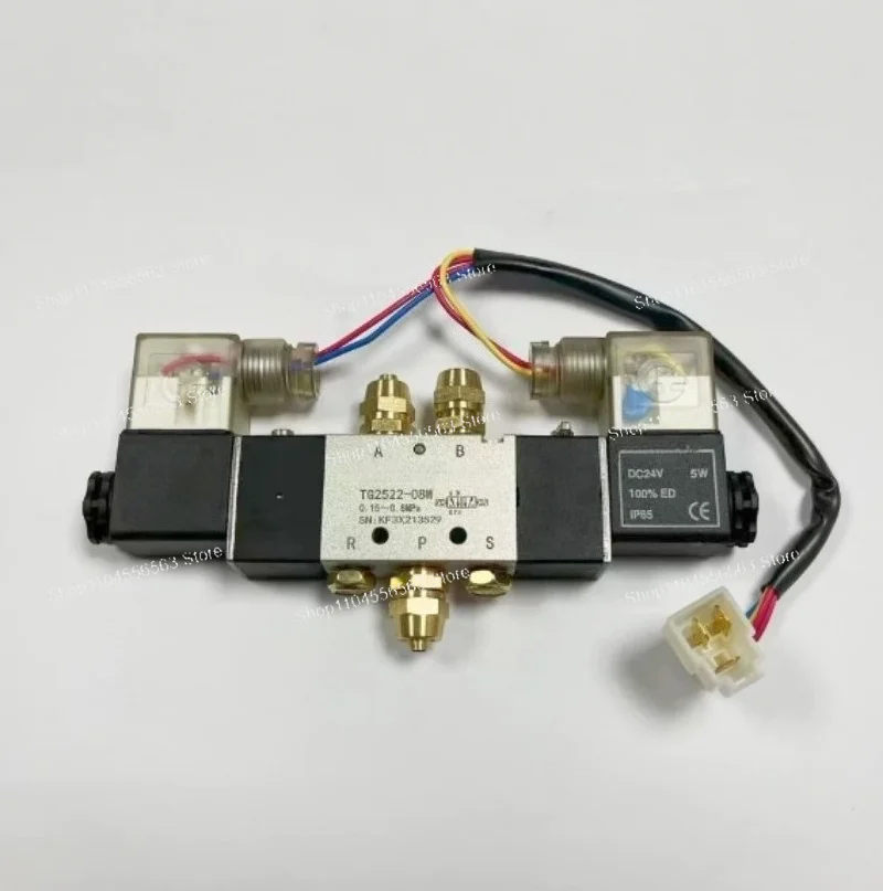Door Pump Solenoid Valve with Wire TG2522-08W 24V Suitable for Buses, Buses, Tourist Buses, School Buses
