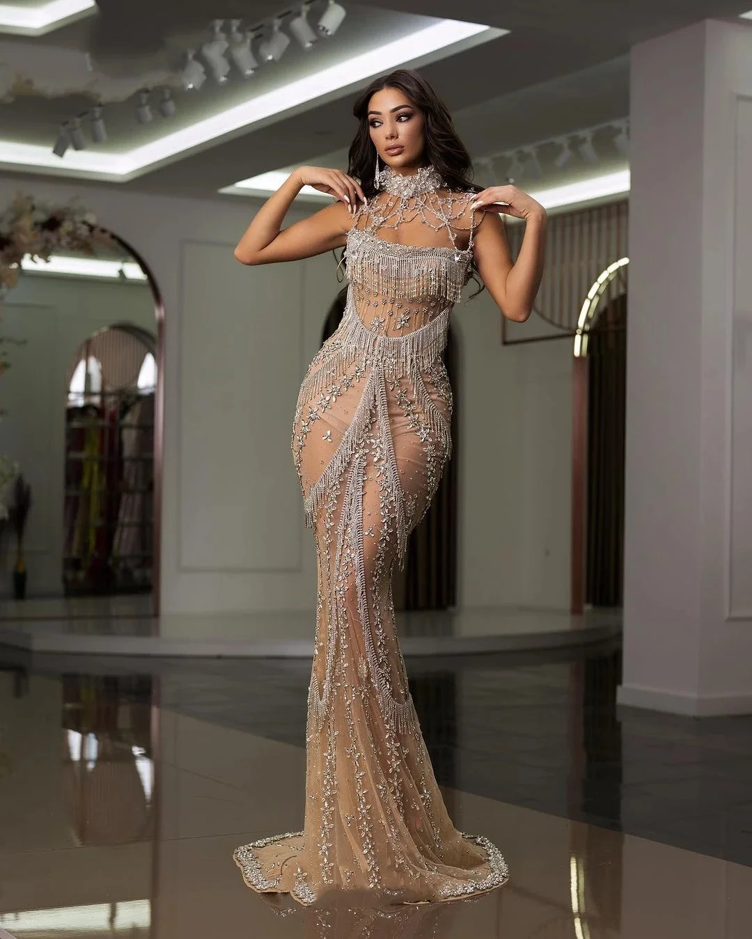 Suknie balowe z wysokim dekoltem, kryształami, eleganckimi frędzlami, koralikami, bez rękawów, suknie wieczorowe do ziemi, suknie na przyjęcia celebrytów, szyte na miarę.