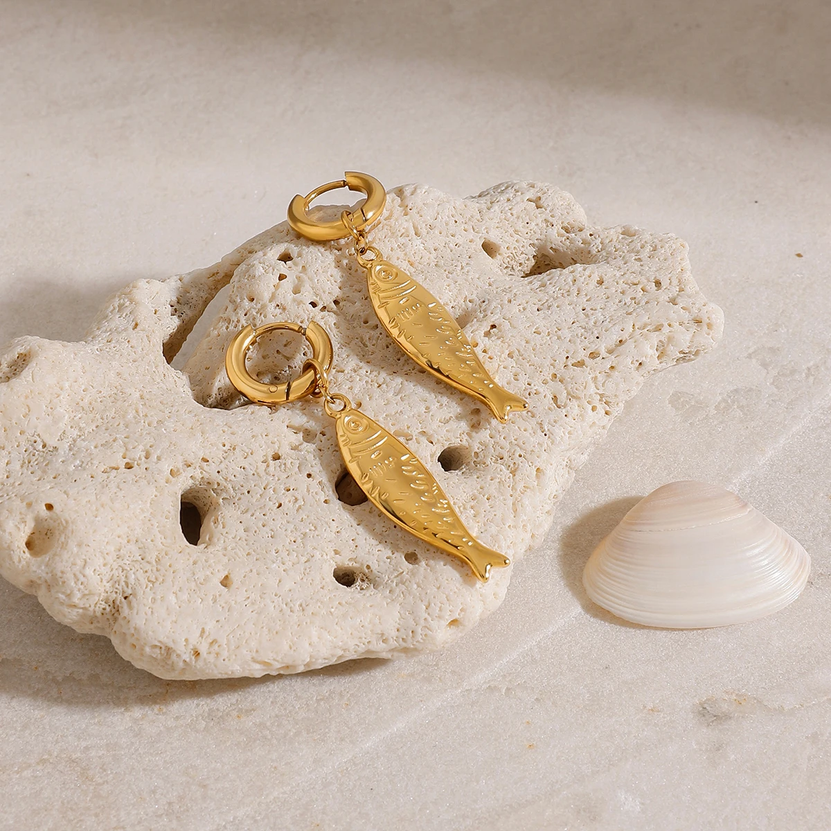 

AIKOER Beach Ocean Small Fish Pendant Earrings 18K Gold Color Plated Stainless Steel Koi Fish Pendant Earrings Women's Accessori