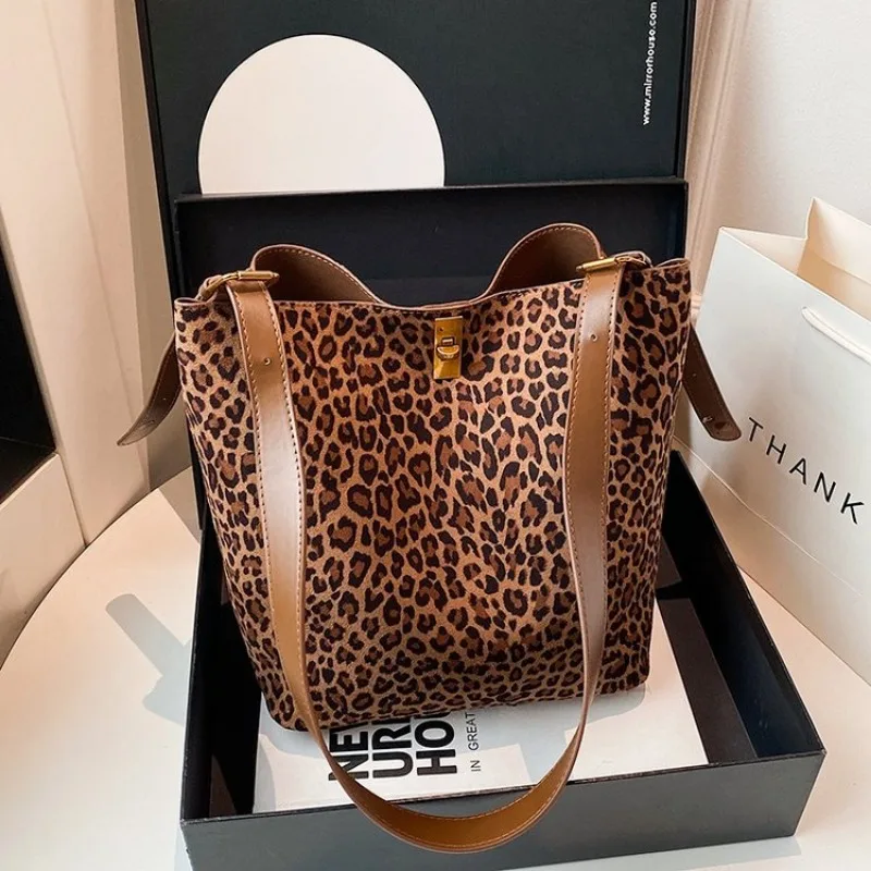 

Gorgeous Retro Tote Bag Female Casual Travel Bag Popular Chic Exquisite Versatile Practical Stylish Trendy Daily