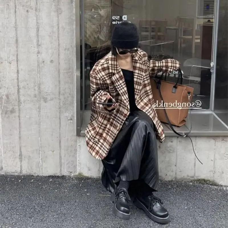 

2025 зимнее модное утолщенное новое шерстяное пальто в клетку в стиле ретро, женское свободное темпераментное шерстяное пальто, женская одежда