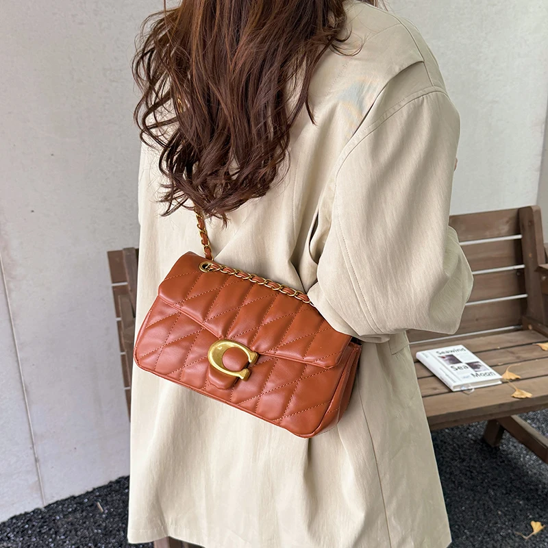 Women's Practical Bag with Zipper Closure Spacious Capacity Suitable for Carrying Daily Essentials and Small Items