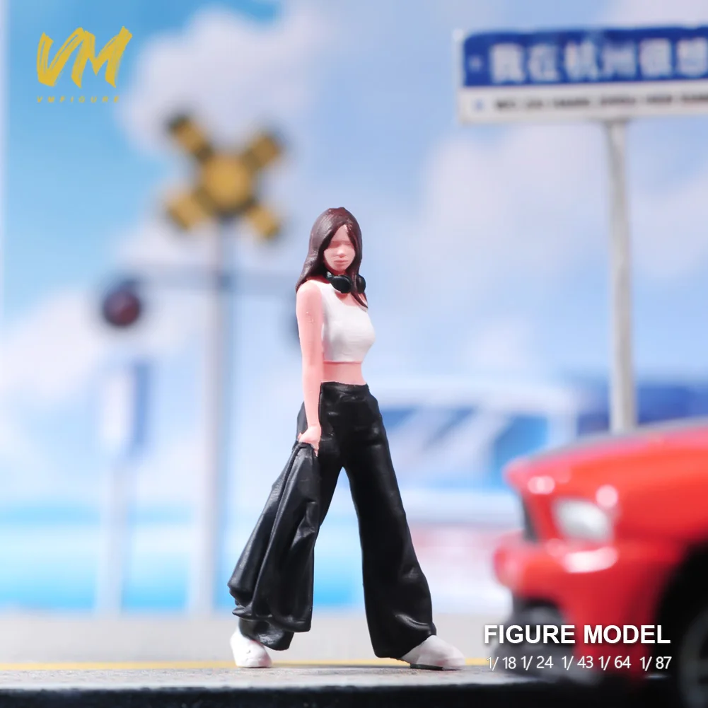 

Painted Miniatures 1/18 1/24 1/43 1/64 1/87 Cool Girl shopping with headphones Scene Sand Table Props Models Cars Vehicles
