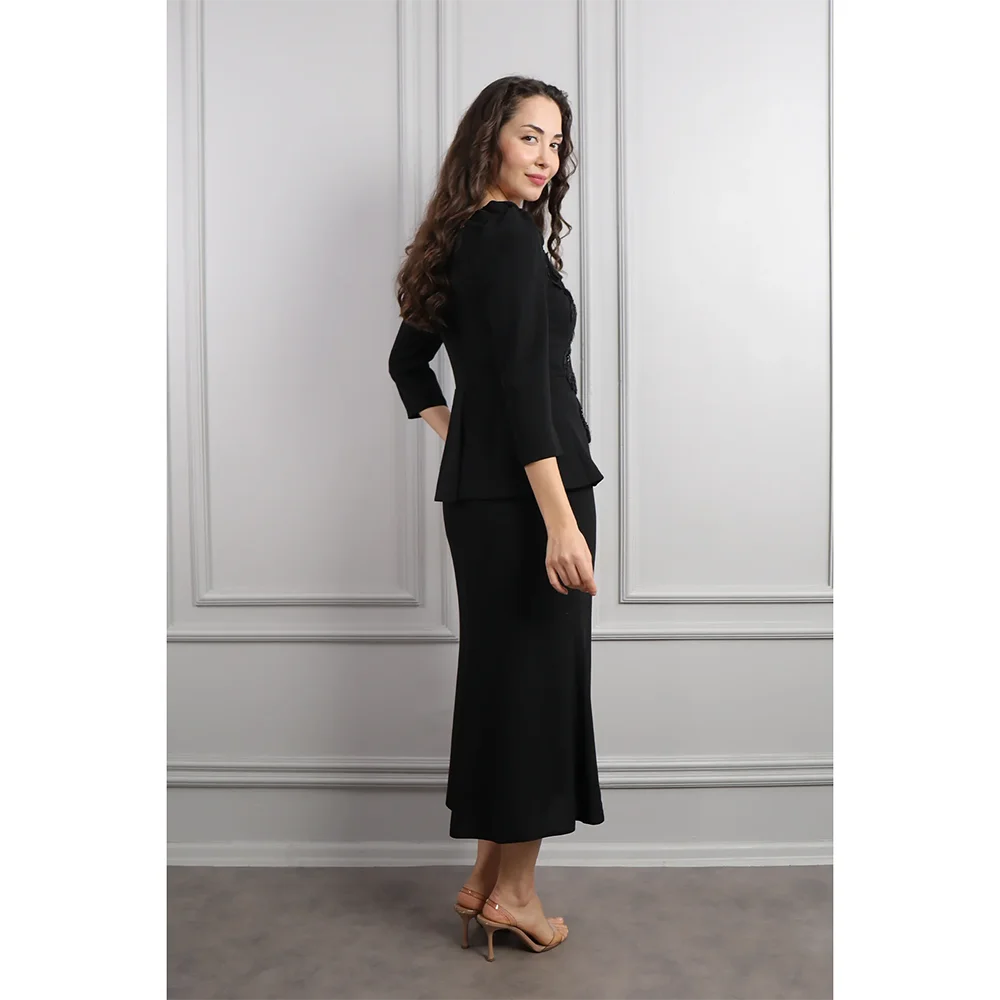 ชุดราตรีสีดำคอเหลี่ยมแบบสั่งตัด  ชุดออกงานหรูหราสำหรับงานพรอม ประดับด้วยลูกปัด  ชุดราตรีงานพรอมยาวระดับชา ปี 2025