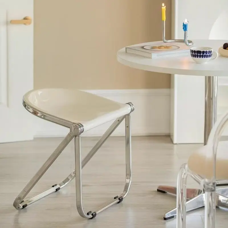 الشمال الاكريليك البراز المنزل الإبداعية طوي منخفضة البراز مقعد بلاستيكي بسيط ، شفافة كرسي بلا ظهر قابل للطي للمنزل الحديثة البراز