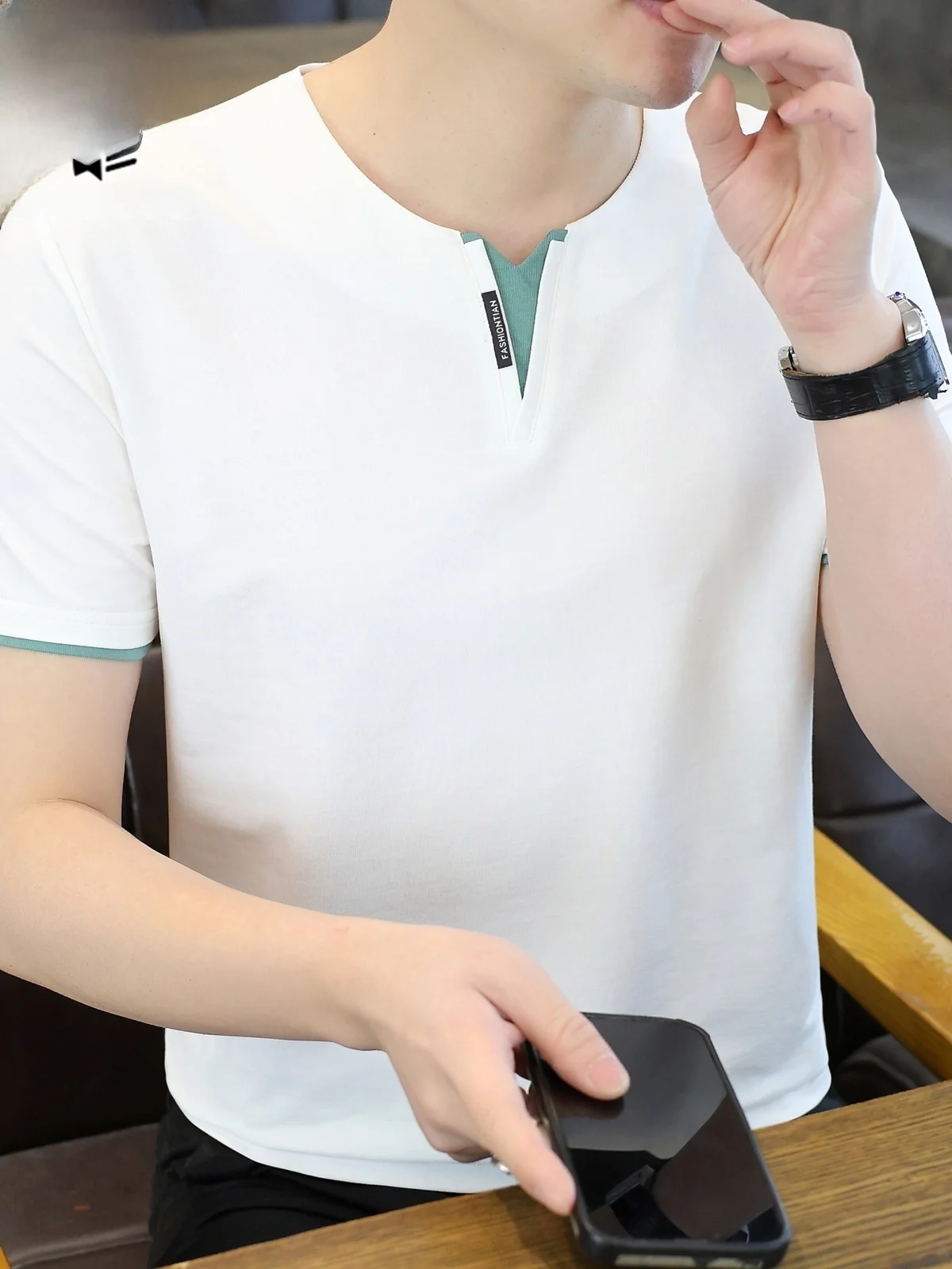 

Мужская футболка с коротким рукавом и V-образным вырезом, летняя, белая, простая, модная, универсальная, хлопковая, молодежная, трендовая, базовая.