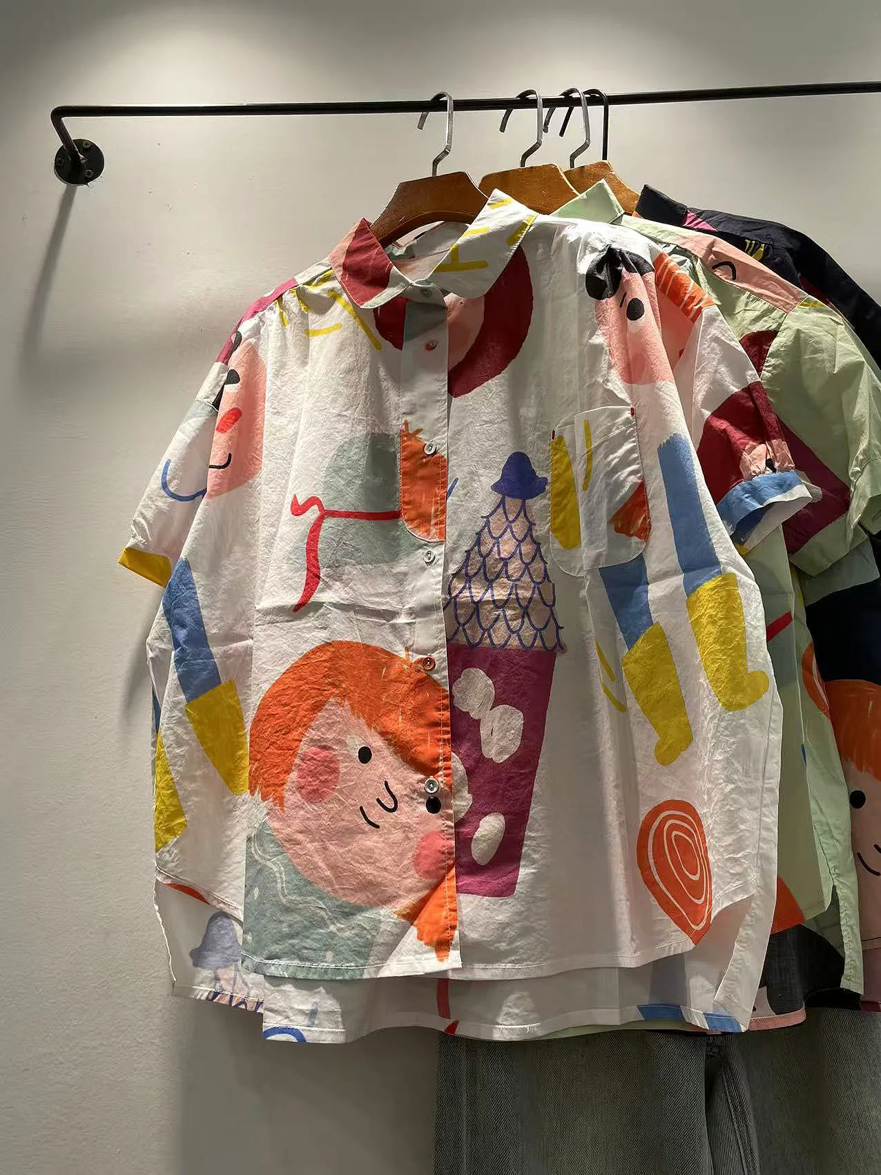 

Летняя женская свободная рубашка с коротким рукавом и мультяшным принтом на одной пуговице, в корейском стиле, модная повседневная хлопковая блузка, коллекция 2025 года