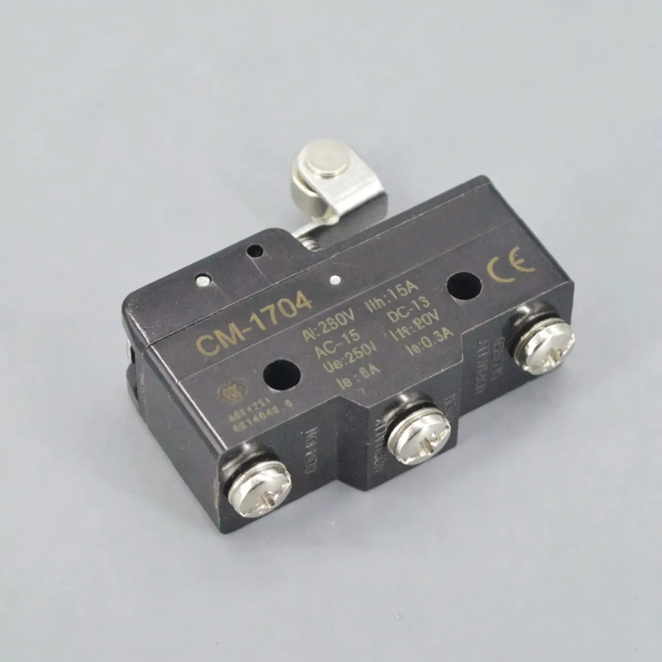 Original new 100% micro switch travel switch CM-1704 short wheel lever