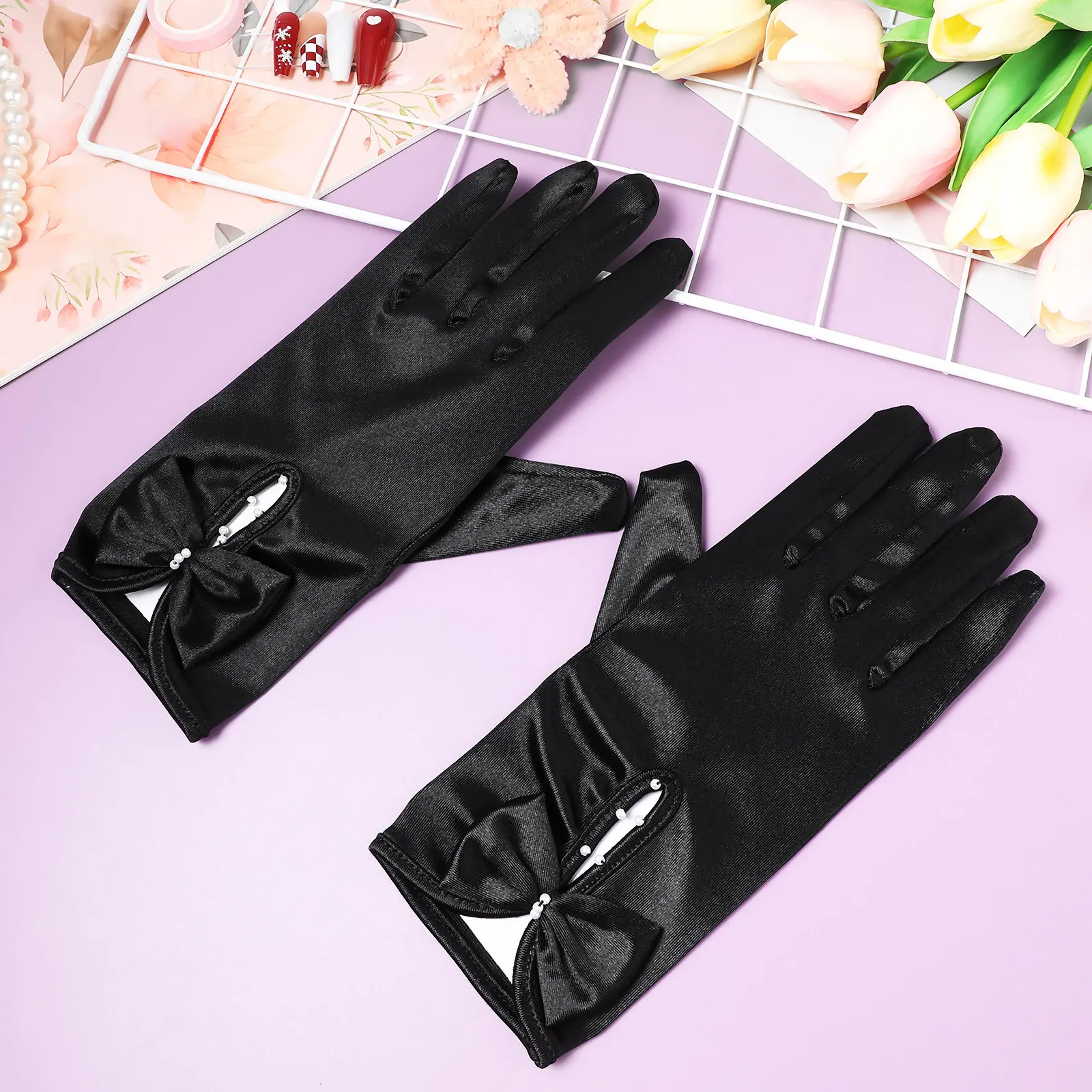 

Короткие свадебные перчатки из атласа: элегантные, функциональные, с бантом, для невесты, для выпускного, для чаепития, для торжественных мероприятий