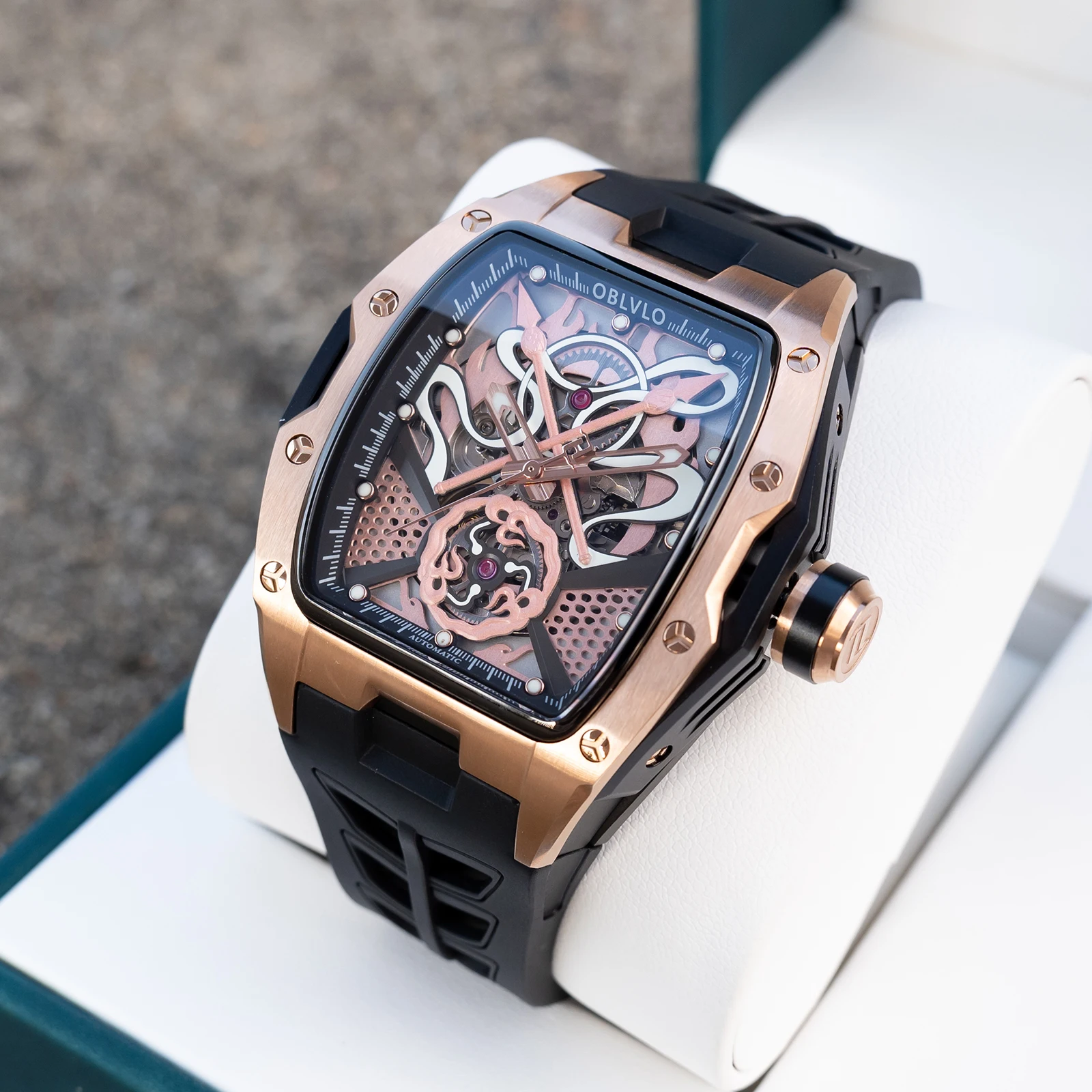 OBLVLO رجل ارتفع الذهب تونيو إطار مجوف ساعة أوتوماتيكية حركة ميوتا مقاوم للماء الياقوت الاصطناعي كريستال شريط مطاطي ZM