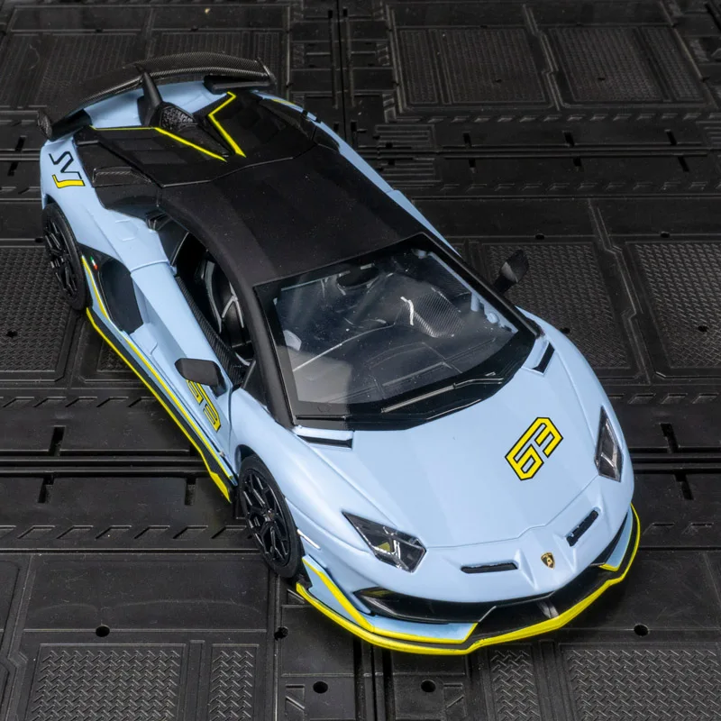 Модель автомобиля Lamborghini Aventador SVJ из сплава металла, масштаб 1:24, с открывающимися дверями с обеих сторон, богатая детализация.