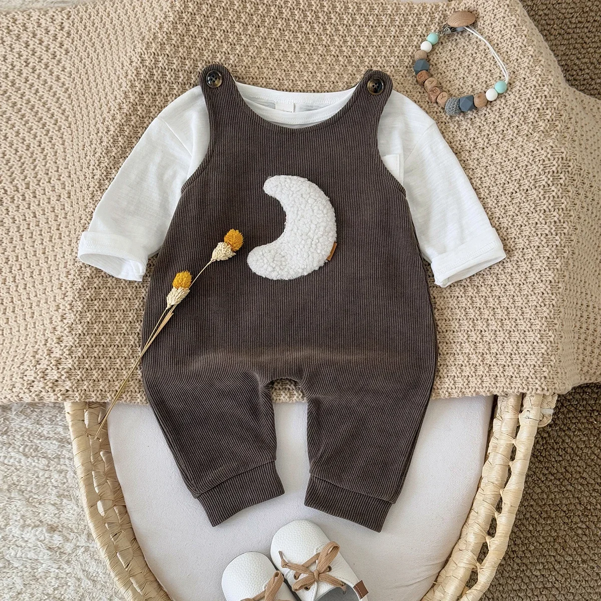Cute Baby Autumn Suspender Romper, Textured Rib Knit Jumpsuit, Furry Moon Applique, Adjustable Shoulder Button Infant Outfit