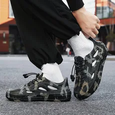 

Новые летние повседневные туфли с отверстиями и трансферной печатью 2025 года, устойчивые к скольжению, удобные и без запаха.