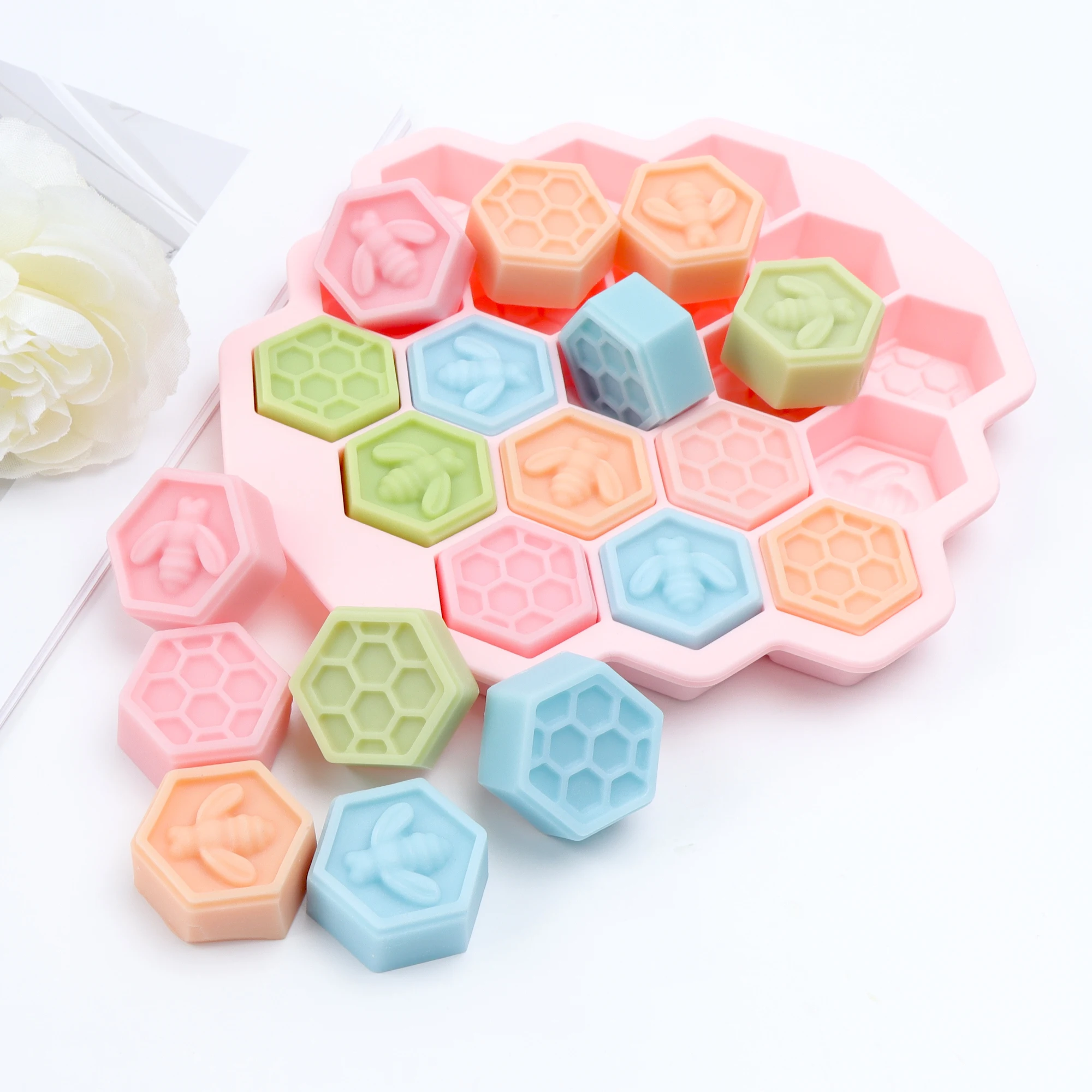 Kreative sechseckige Waben-Silikonform mit mehreren Löchern, DIY-Handform für Aromatherapie-Kerzen, Seifen und Eisskulpturen, hochwertig